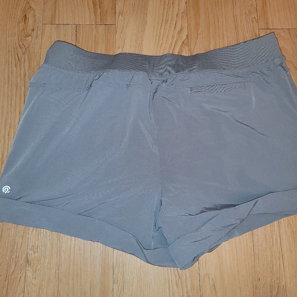 Shorts - Picture 3 of 4